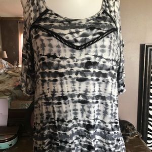 Cute cold shoulder NWT top